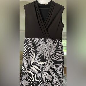 CB Established 1962 women’s black and white floral patterns sleeveless dress.